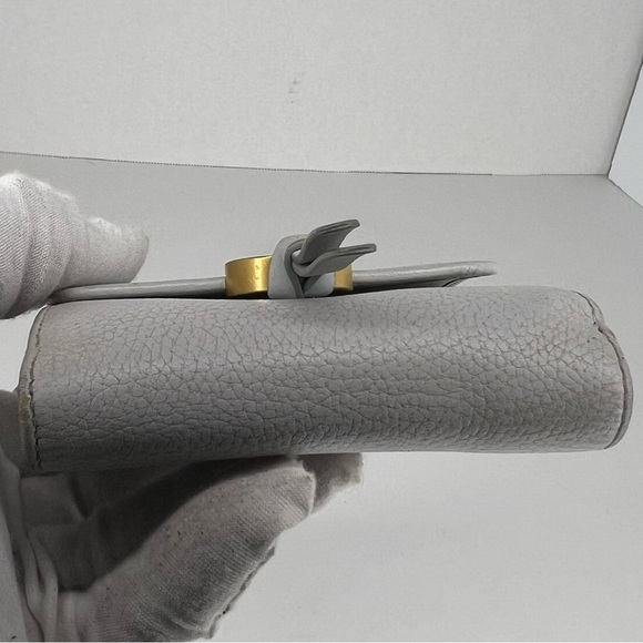 🩶Chloe FULL INCLUSION!! Grey Leather Indy Square Tri Fold Wallet RARE!!🩶 - Picture 3 of 9